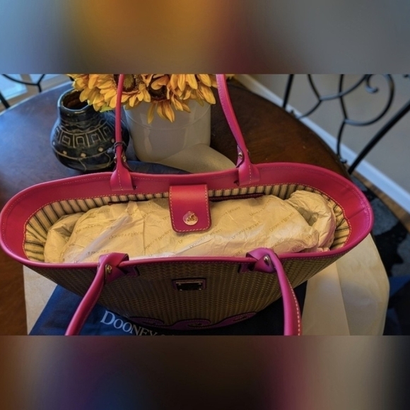 Dooney & Bourke Beacon Woven Atlantic Tote in Magenta & Accessory Set NWT! - Picture 4 of 13